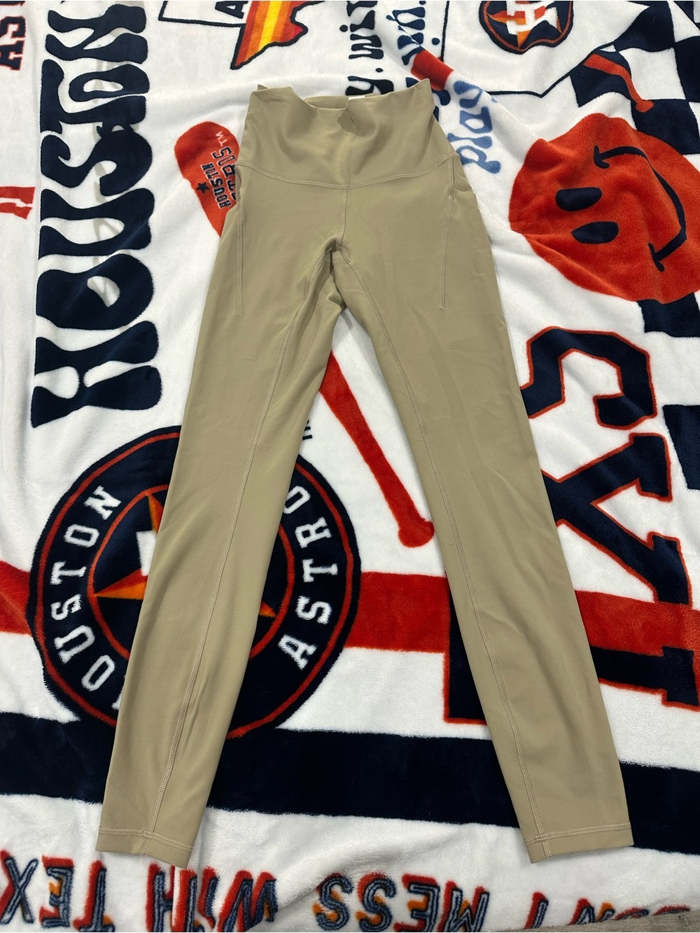 lululemon athletica High-Rise Leggings in Beige/Tan
